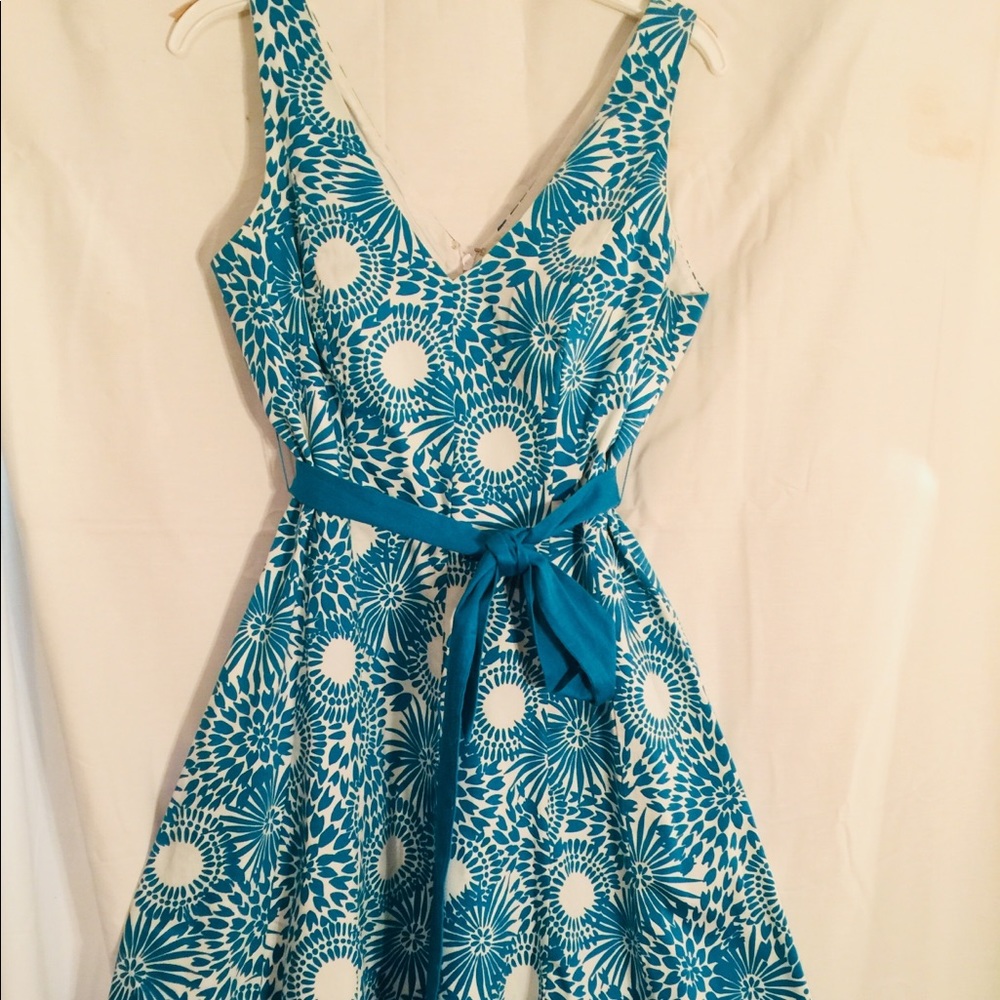 Jones studio knee length dress.